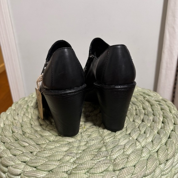Born Elliot Black Leather Zipper Comfort Clog Ankle Booties NWT - Picture 6 of 8